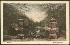 16777 Gezicht op de vijver in het Wilhelminapark te Baarn.